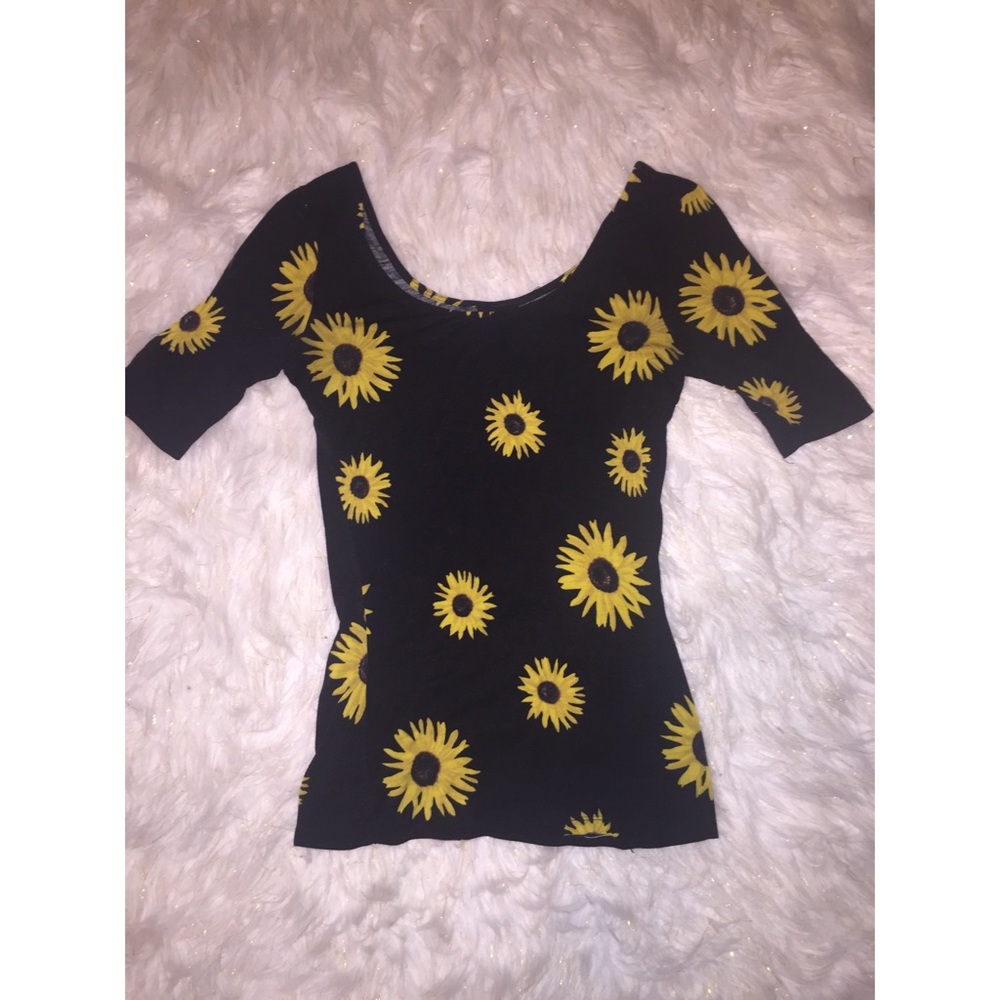 🌵 Sunflower Black Fitted Tee